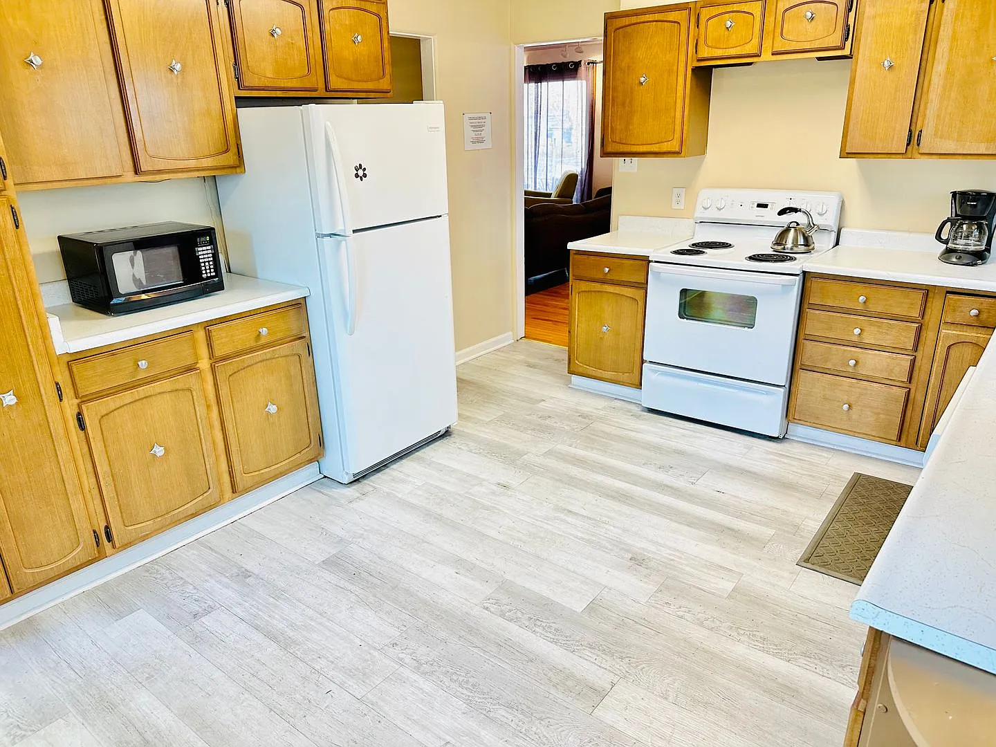 Large Midtown home in the center of it all — Photo 3