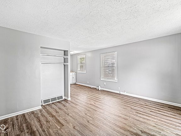 5th image of 2325 E Legrande Ave