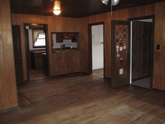 2nd image of 812 Elizabeth Dr