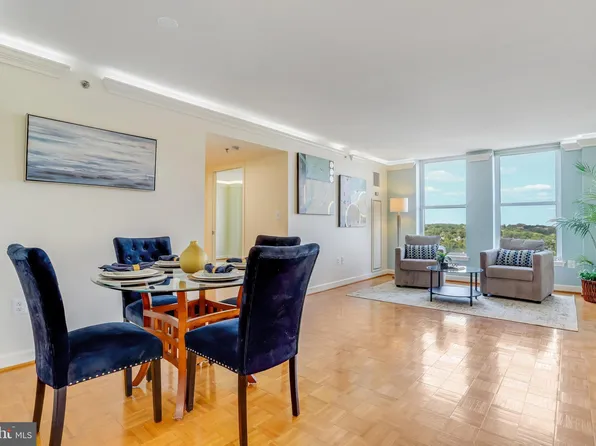 900 N Taylor St APT 2017, Arlington, VA 22203