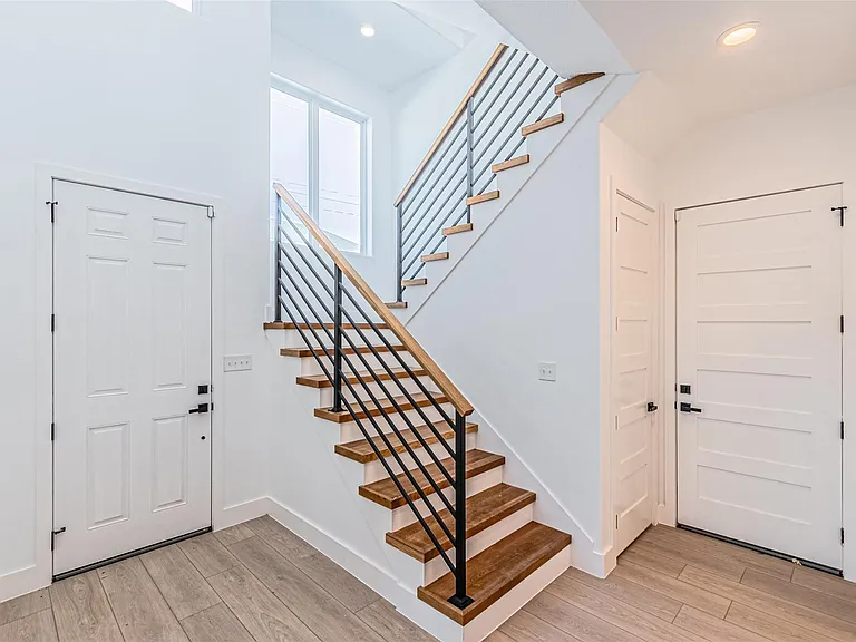 4319 Sylvester St — Photo 5