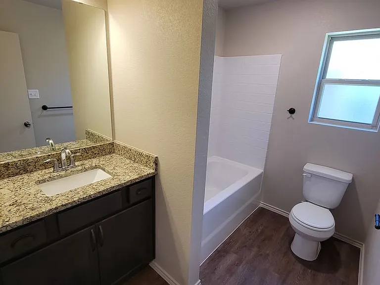 2136 Heritage Ln — Photo 11