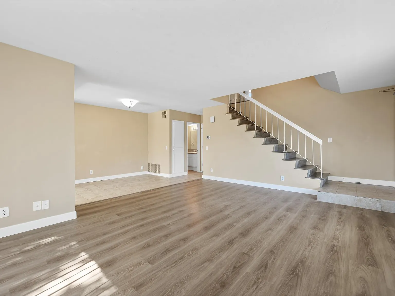 3 bed, 2.5 bath, 1262 sqft, $3,400 — Photo 3