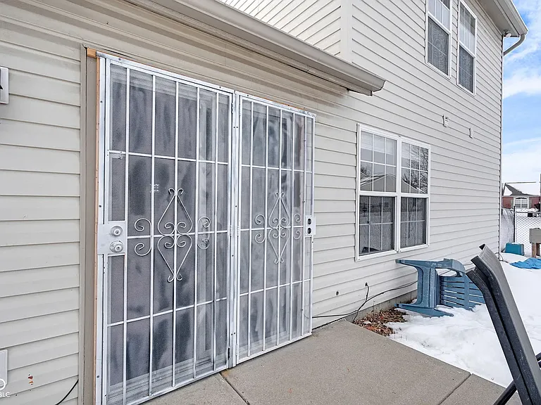 6318 Pickwick Ct — Photo 10