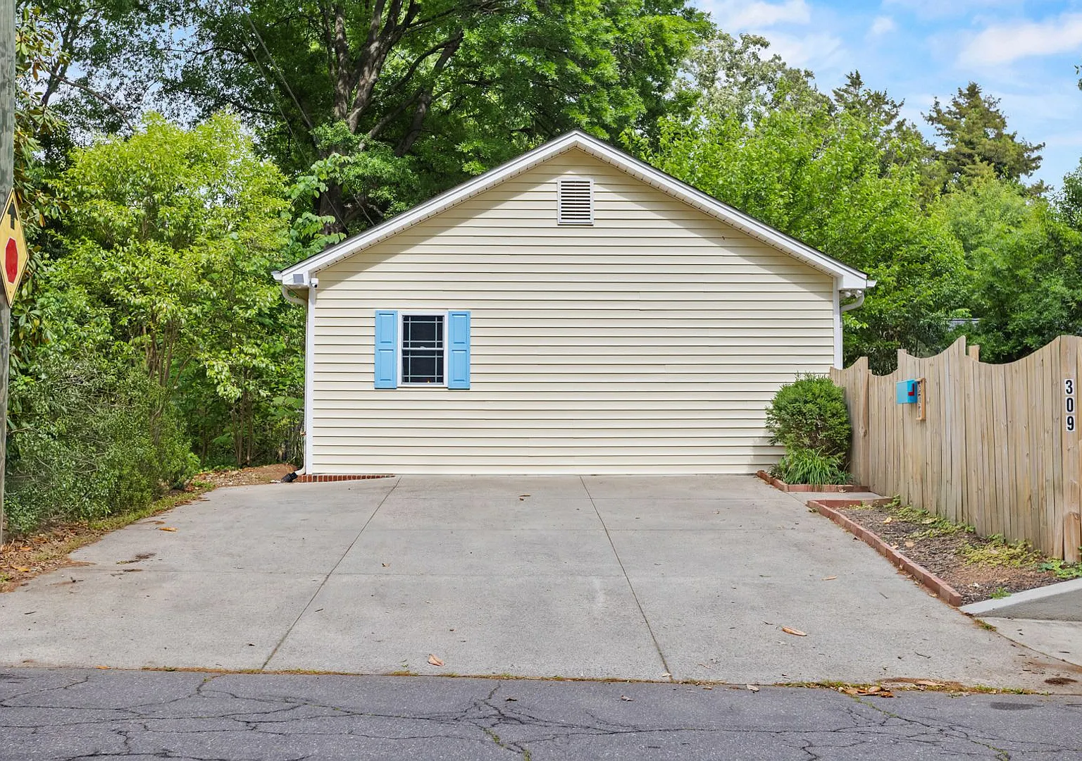 Brand new 550 sq ft Tiny Home in Winston Salem — Photo 2