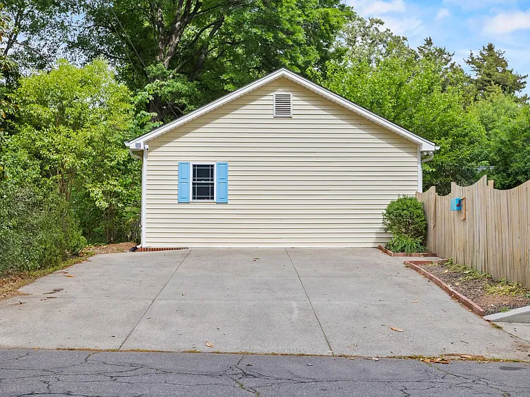 2377 Westfield Ave — Photo 3