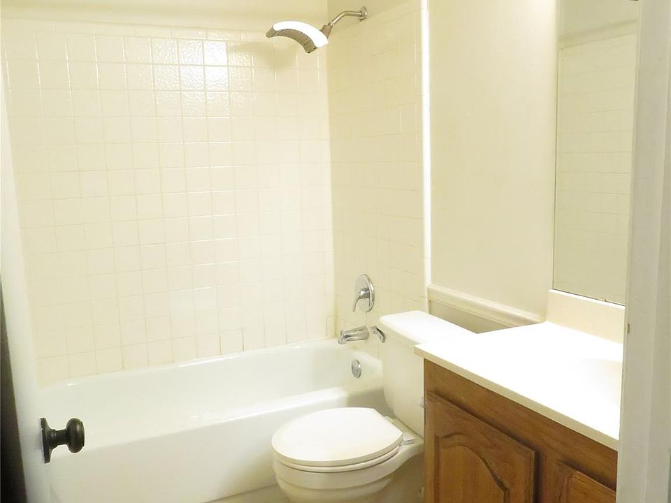 1st image of 433 Whitley St