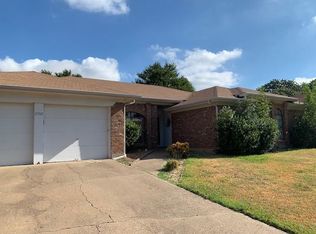 2102 Silver Creek Dr, Euless, TX 76040