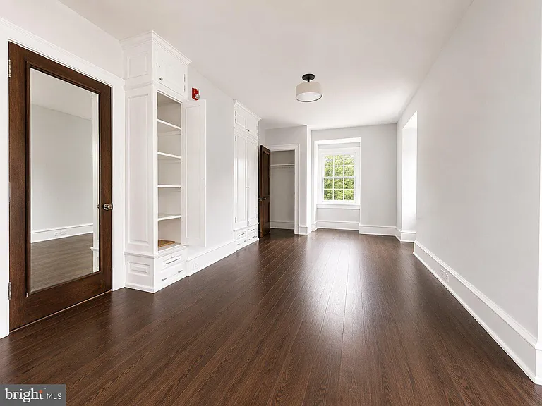 186 W Queen Ln #3 — Photo 8