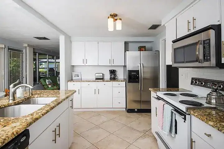2822 Post Rd — Photo 5