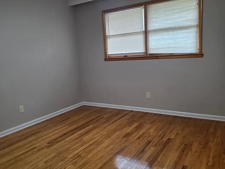 812 Leeds Ln — Photo 26