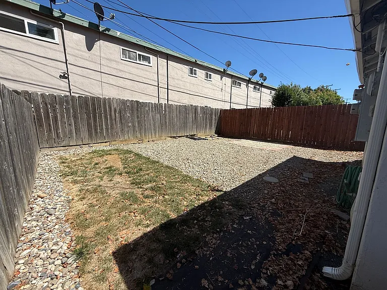 1506 Jefferson St — Photo 7