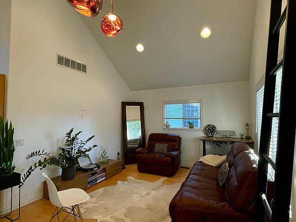 4th image of 1171 Emmons Ave