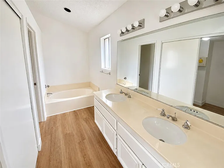 15583 Oak Springs Rd — Photo 35