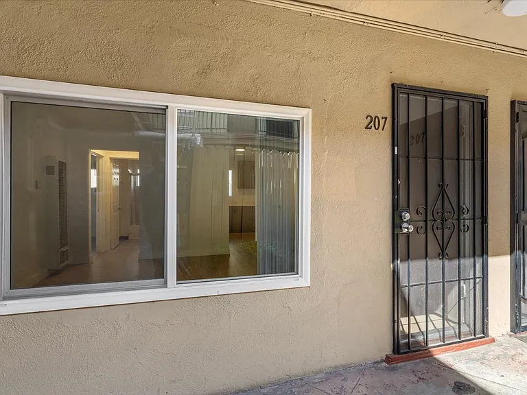 685 S Coronado St #207 — Photo 15