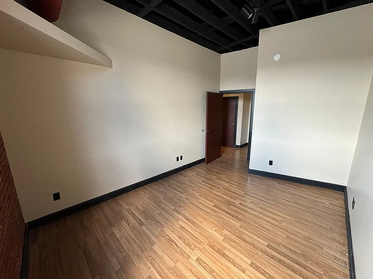 431 W Walnut St #B — Photo 13