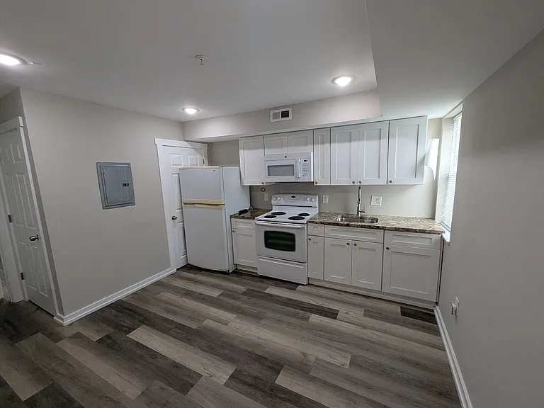 4946 W Thompson St — Photo 8