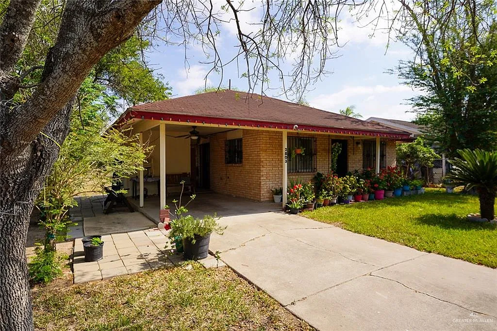 3 bed, 1.0 bath, 1075 sqft, $1,200 — Photo 2