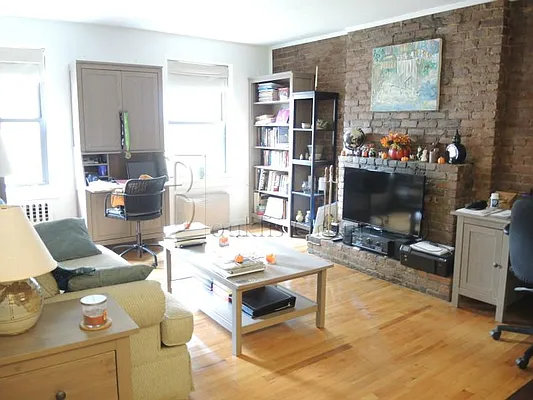 Rented by Bouklis Group | media 18