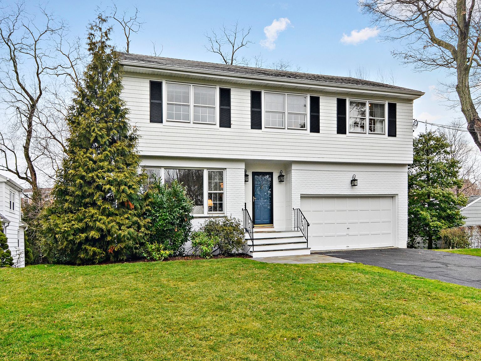 1024 The Pkwy, Mamaroneck, NY 10543 | Zillow