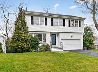 1024 The Pkwy, Mamaroneck, NY 10543