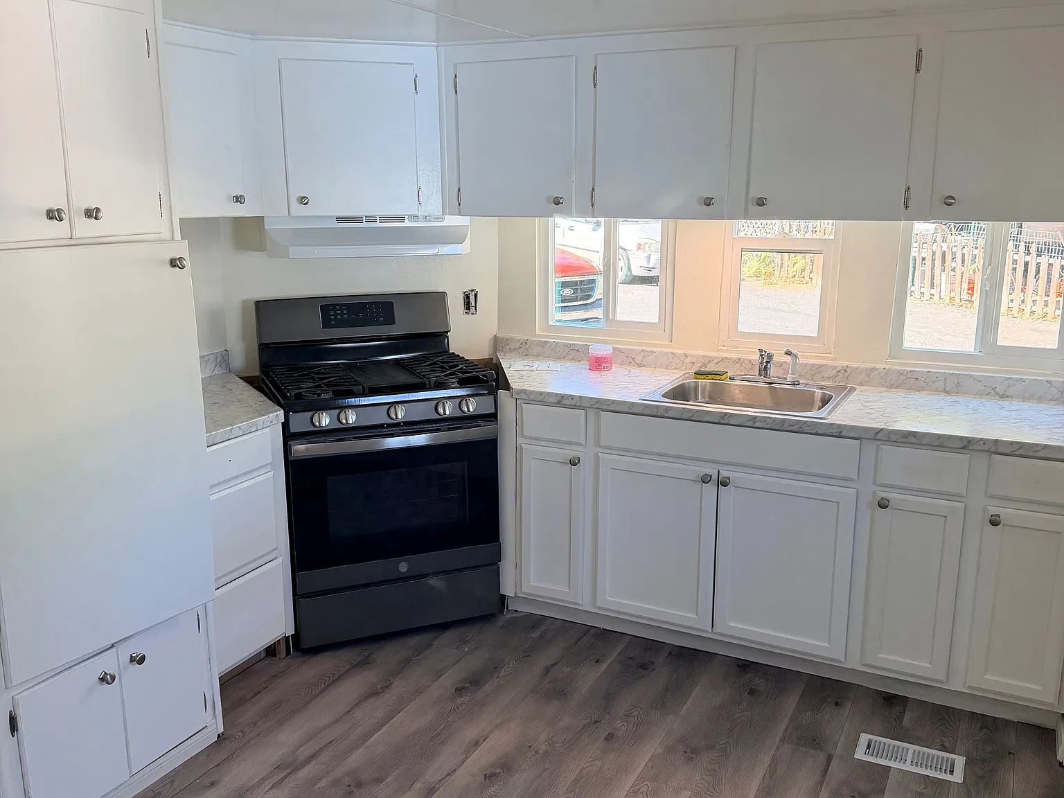 1 bed, 600 sqft, $1,600 — Photo 3