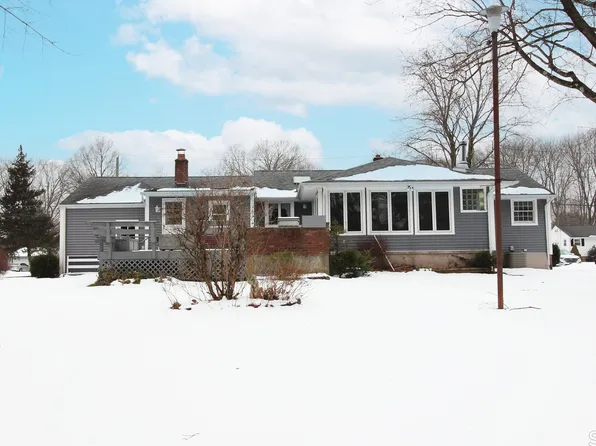 11 Angel Place, North Haven, CT 06473