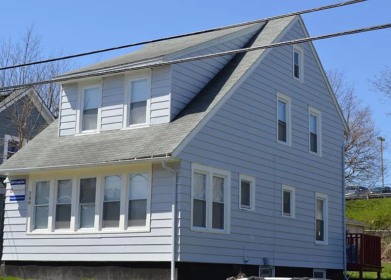 240 Lorraine Ave — Photo 2