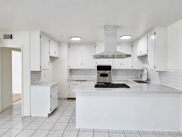 716 Glenway Dr #1 — Photo 7