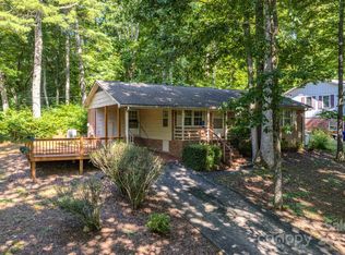 17 Sitar Ln, Saluda, NC 28773