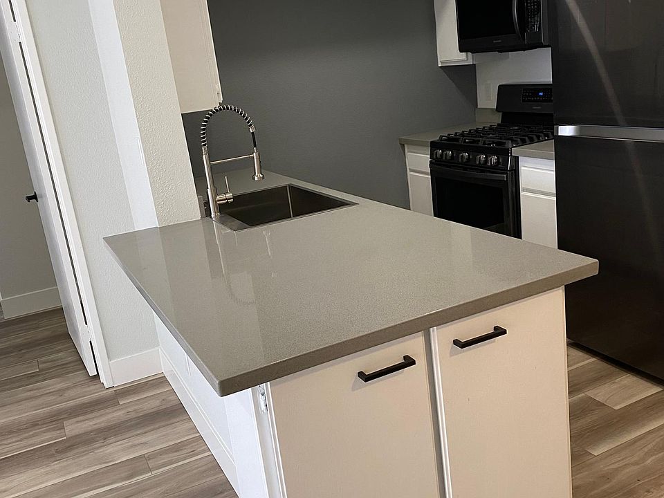 newly remodeled 2 bedroom kitchen
