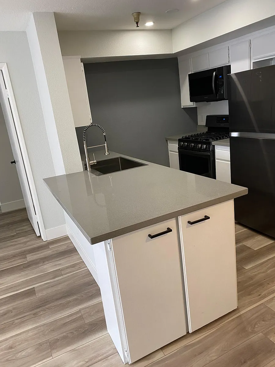 newly remodeled 2 bedroom kitchen - Fountain Terrace Apartments
