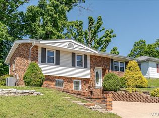 815 Hill St, Washington, MO 63090