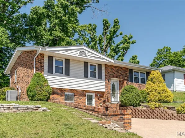815 Hill St, Washington, MO 63090