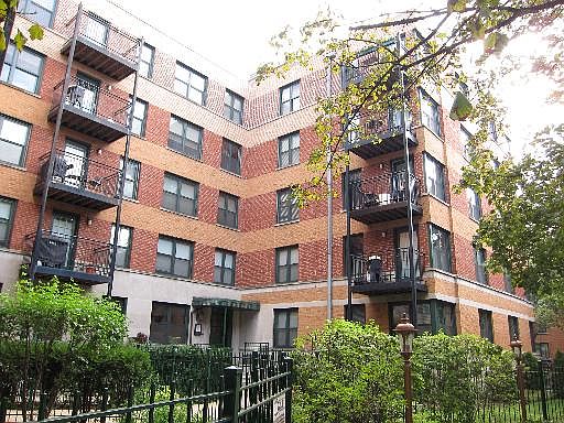 1st image of 2545 W Catalpa Ave APT 4B