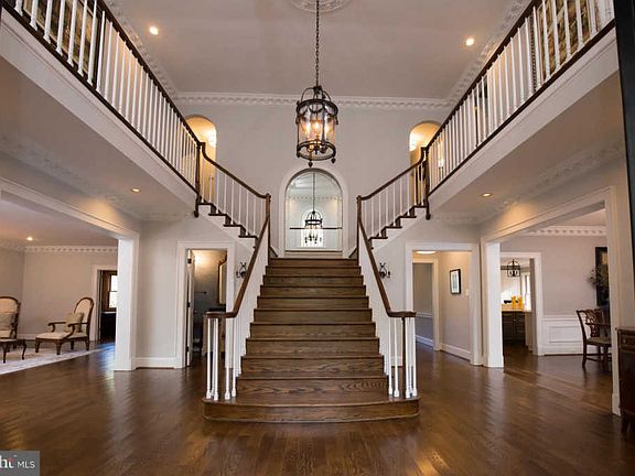 2nd image of 8304 Alvord St