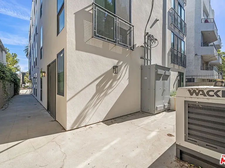 3755 S Canfield Ave #301 — Photo 27