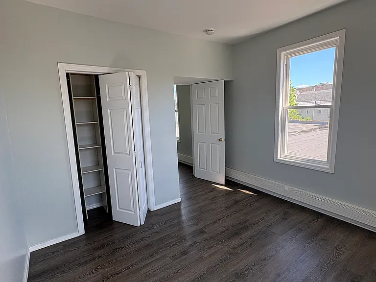 208 Howe Ave #2R — Photo 8