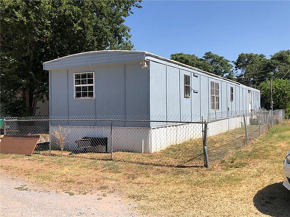 3rd image of 516 N Avenue F