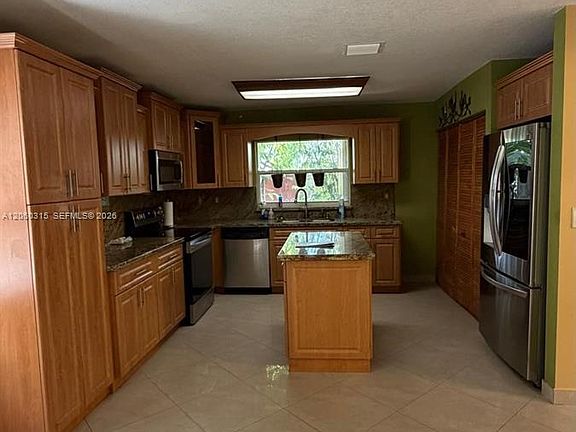 5th image of 10960 SW 25th St