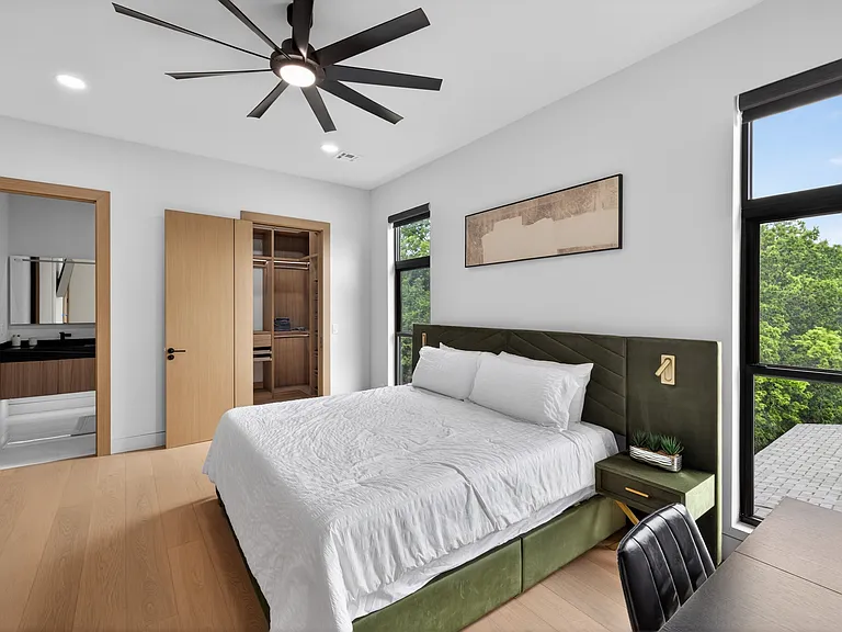 423 SW 13th St — Photo 70