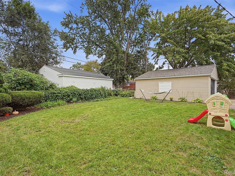 28282 Couzens Ave, photo 24