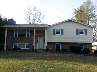 1304 Beechwood Dr, Johnson City, TN 37604