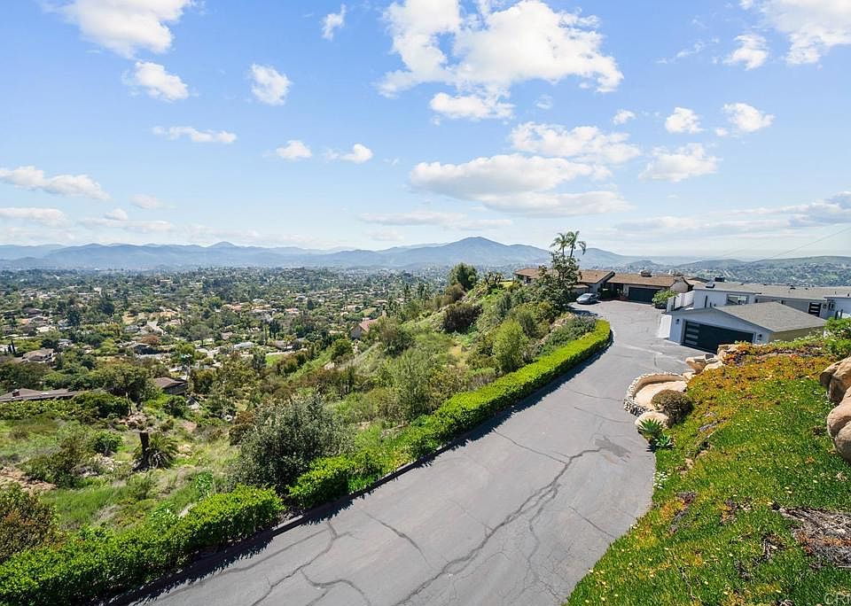 1st image of 4824 Mount Helix Dr