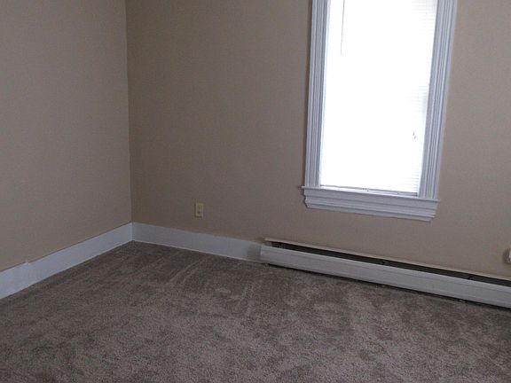 5th image of 421 W Spruce Aly