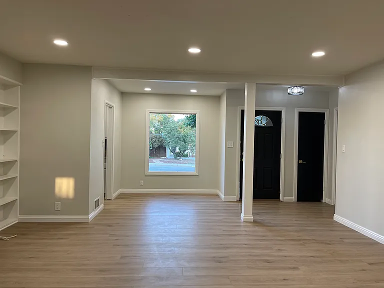 419 Saint Augustine Ave — Photo 10