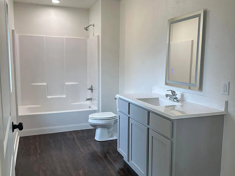 549 N 12th St — Photo 9