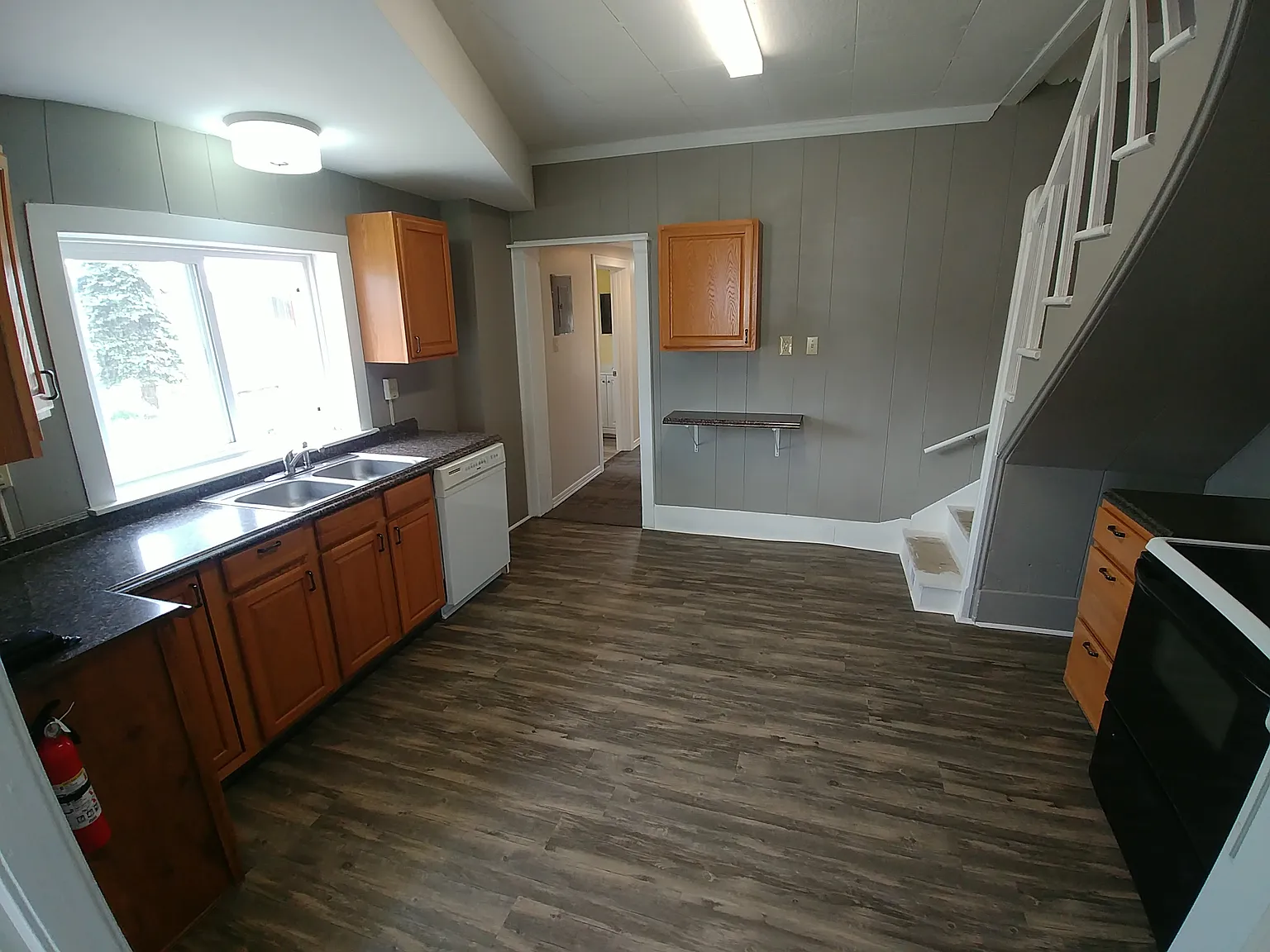 4 bed, 1.5 bath, 1500 sqft, $2,495 — Photo 4