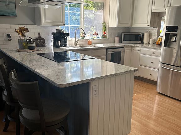 4th image of 771 Saint Charles Pl