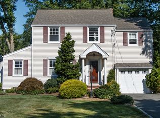 49 Winchester Rd, Livingston, NJ 07039